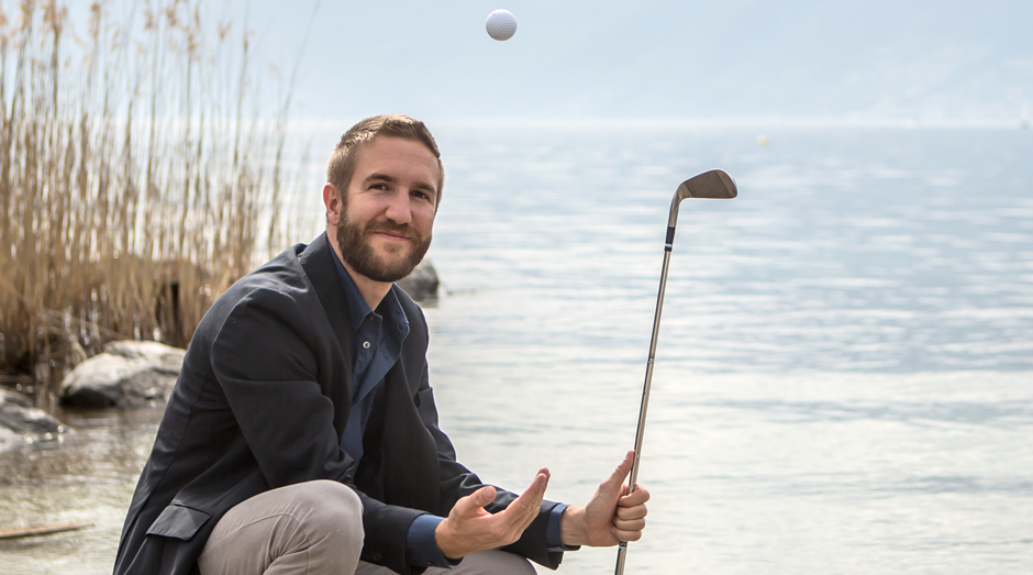 A man playing golf, not worrying about missing a call thanks to voicemail